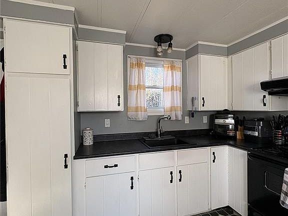 4th image of 225 Waterville Rd