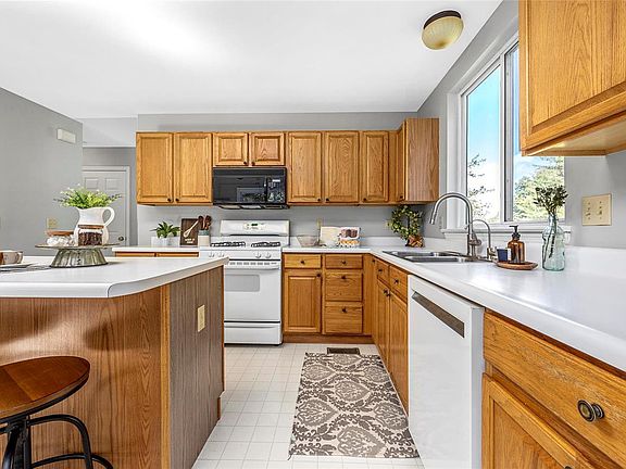 5th image of 254 Cove Landing Dr