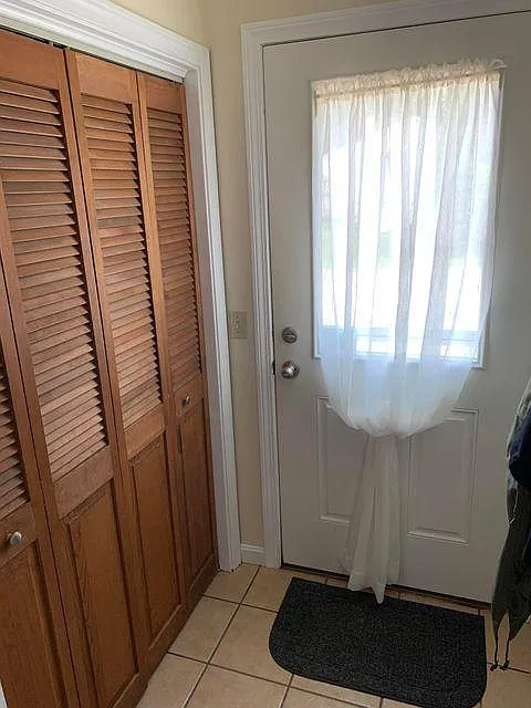 Mudroom entry with closet