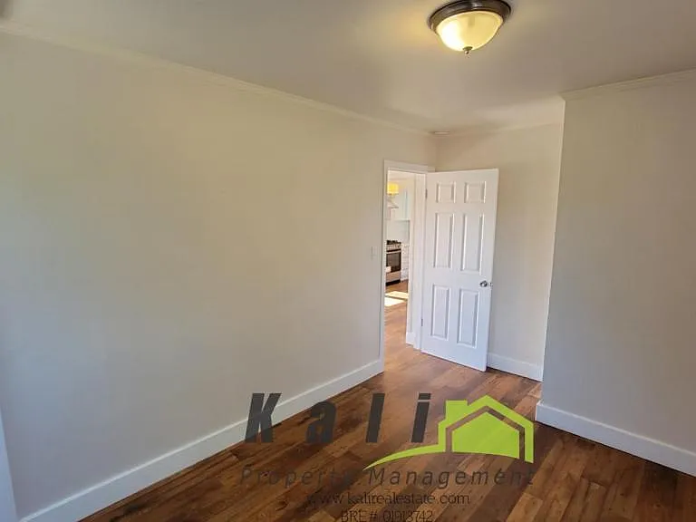 745 1/2 Church Ave — Photo 15