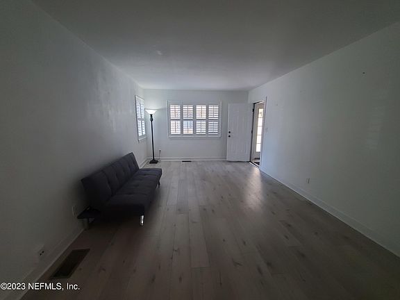 4th image of 2159 Riverside Ave APT 1