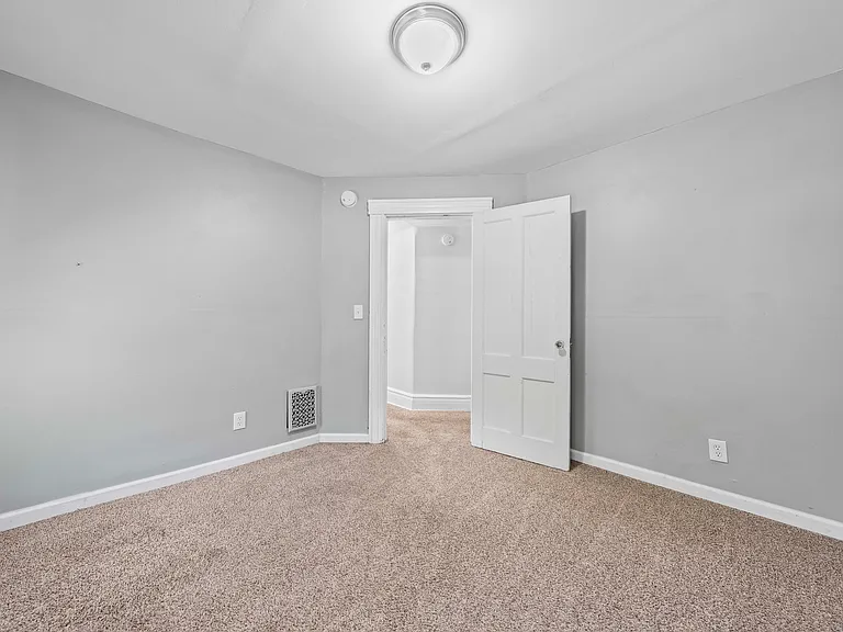 559 S Goodman St — Photo 20