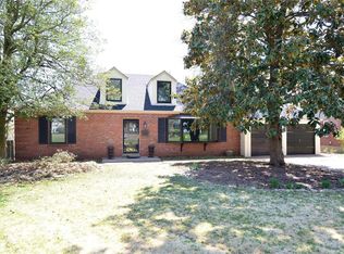 4 Girard Dr, Saint Louis, MO 63119