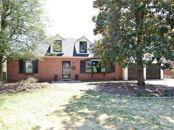 4 Girard Dr, Saint Louis, MO 63119