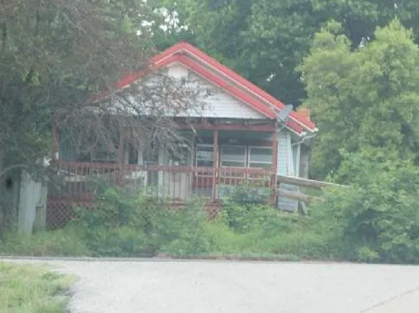 1102 W Main St, Huntsville, AR 72740