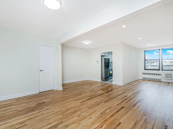 3101 Ocean Parkway image 6 of 28