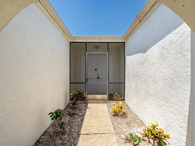5808 Briarwood Ave — Photo 3