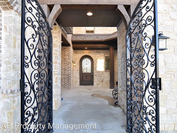 3rd image of 3967 Ferndale Ln