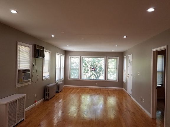 3rd image of 10818 Metropolitan Ave #2