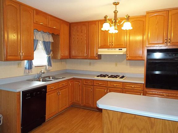 2nd image of 119 Linwood Ln