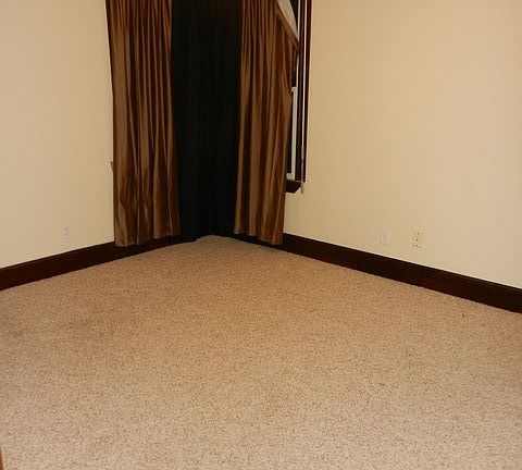 4th image of 705 Lansdown Dr
