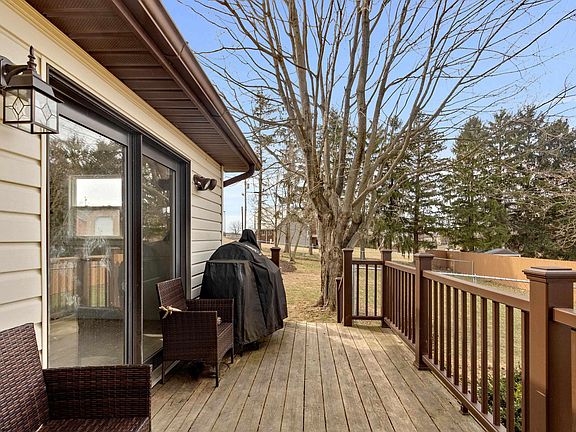 5th image of 14 Orchard Acres Dr