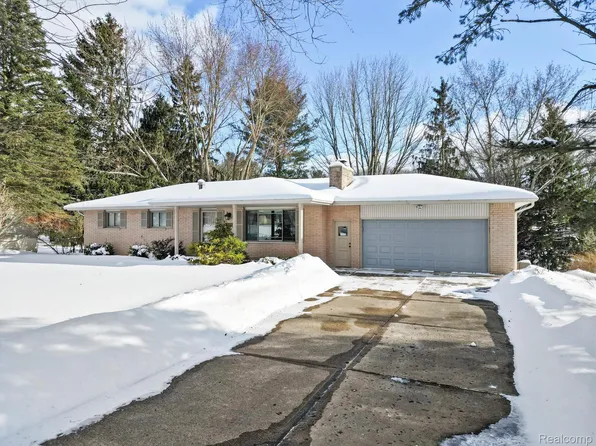 1633 Oneida Trl, Lake Orion, MI 48362