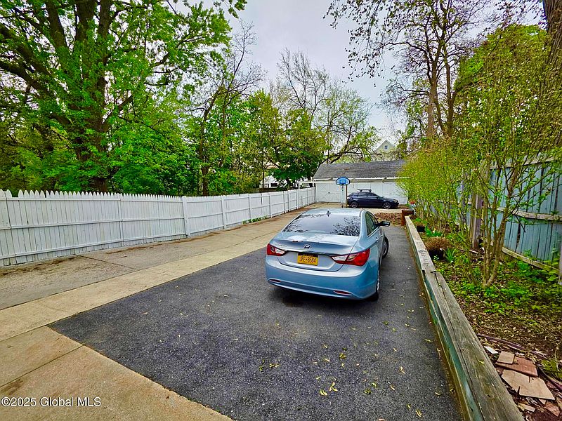 5th image of 223-25 Furman Street