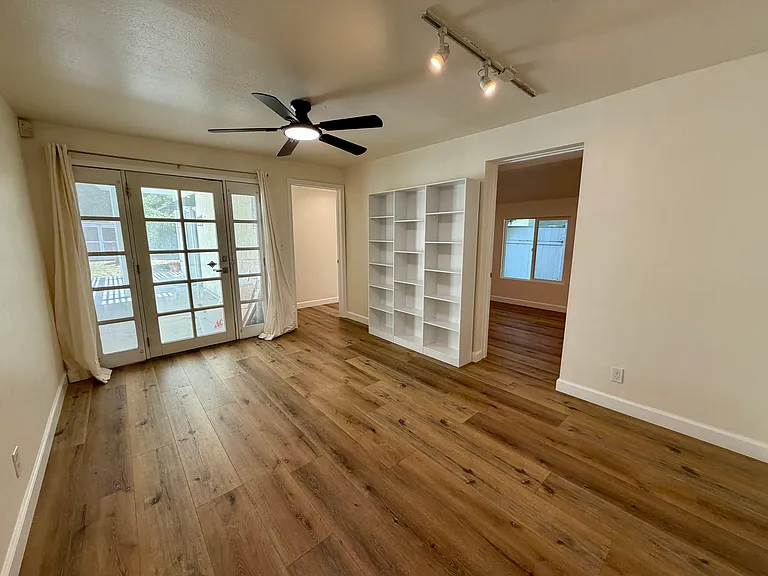4550 Murietta Ave — Photo 11