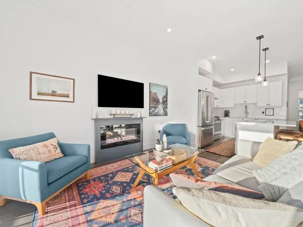 17-31 Charles Park Rd #196, West Roxbury, MA 02132