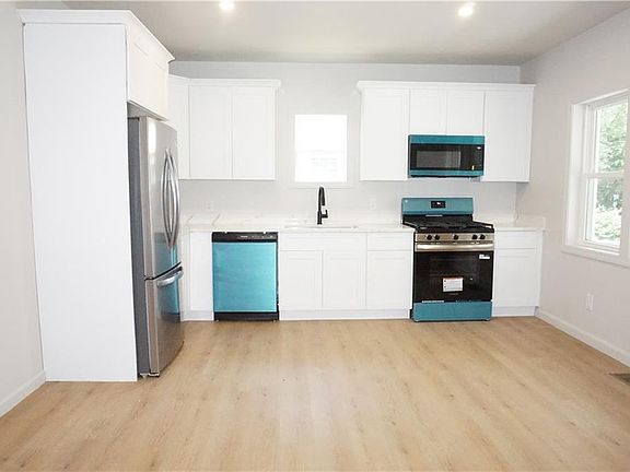 4th image of 37 Cyr St