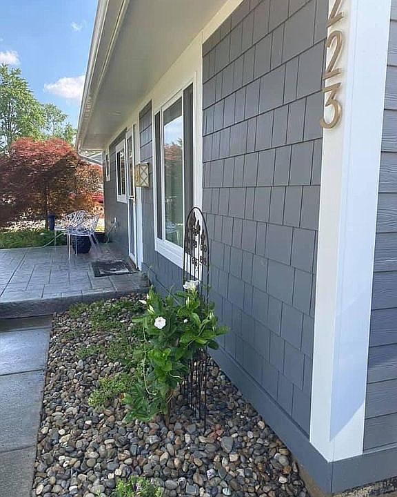 2nd image of 223 Ross Rd