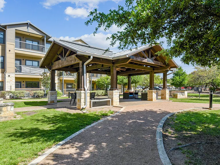 Platinum Shavano Oaks — Photo 10