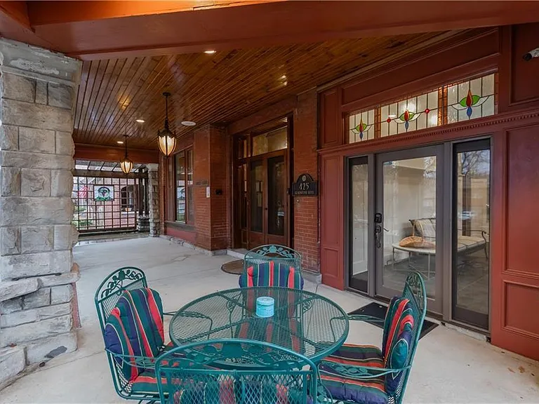 425 Gladstone Blvd — Photo 5