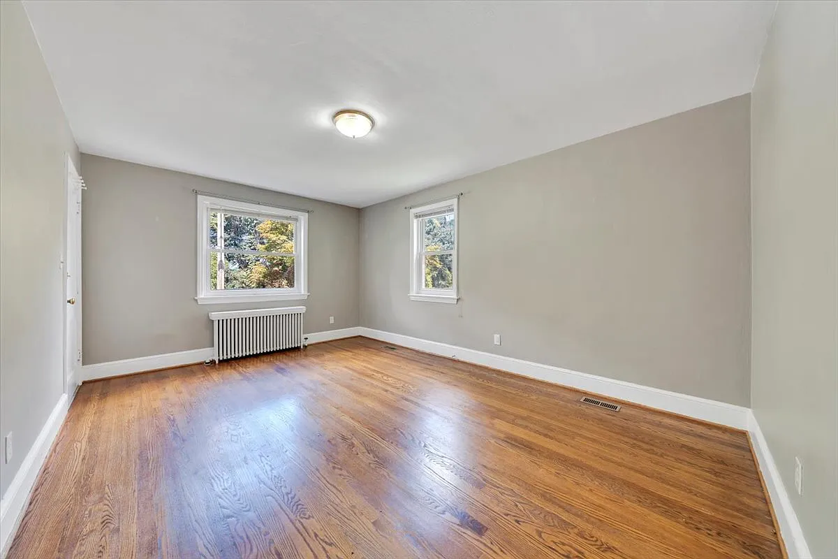 2 bed, 1.0 bath, 840 sqft, $1,300 — Photo 4