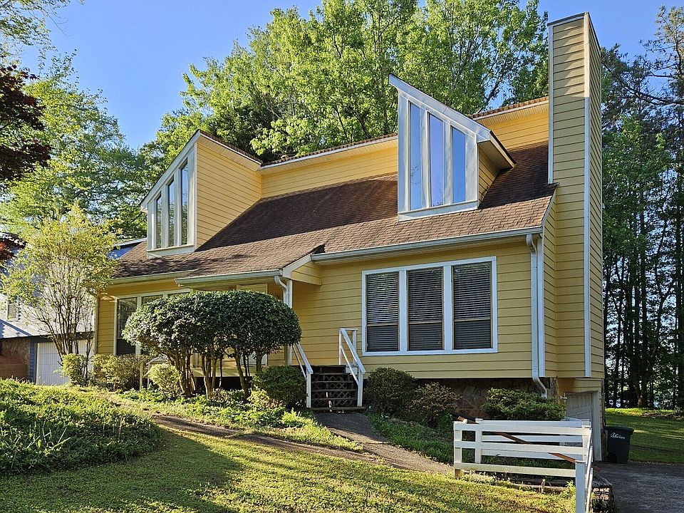 1st image of 687 Applewood Ln NW