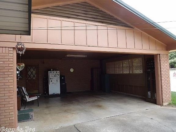 3rd image of 915 Mockingbird Ln