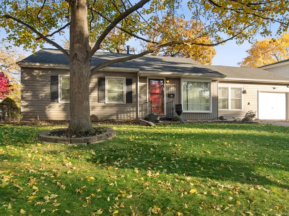 36 Crestview Ter, Buffalo Grove, IL 60089