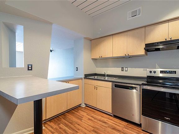 5th image of 2331 W Horatio St Unit 624