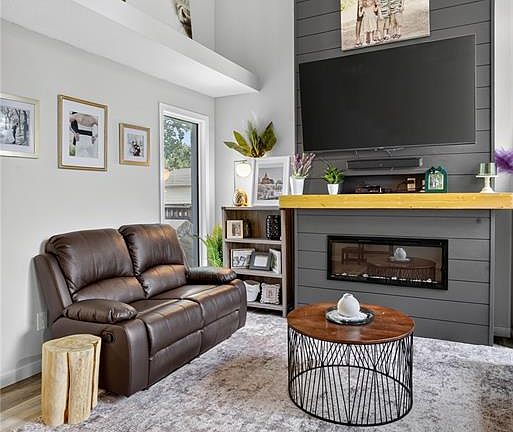 4th image of 418 Fehr CRESCENT