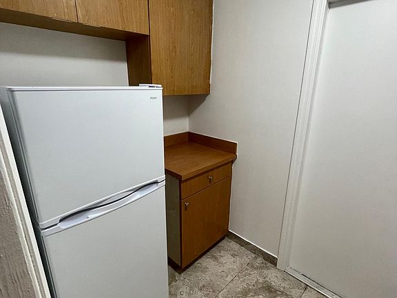 4th image of 1540 SW 40th Ave #B