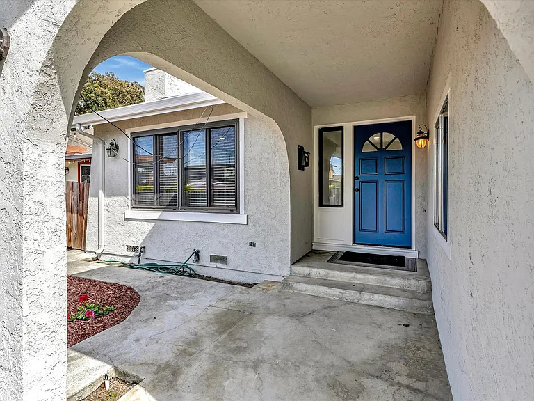 1680 Chestnut St — Photo 3