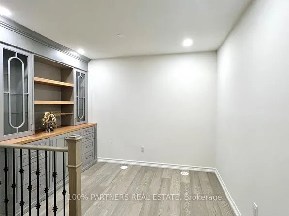 15 Eaton Park Ln #23, Toronto, ON M1W 0A5