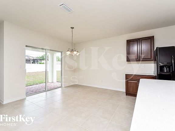 4th image of 209 SW 20th St