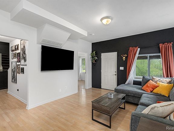4th image of 649 Lounsbury Ave