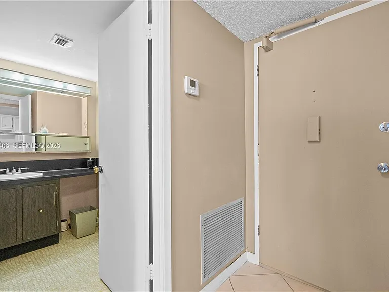 18081 Biscayne Blvd #1903 — Photo 32