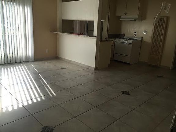 2nd image of 15835 Vanowen St APT 211