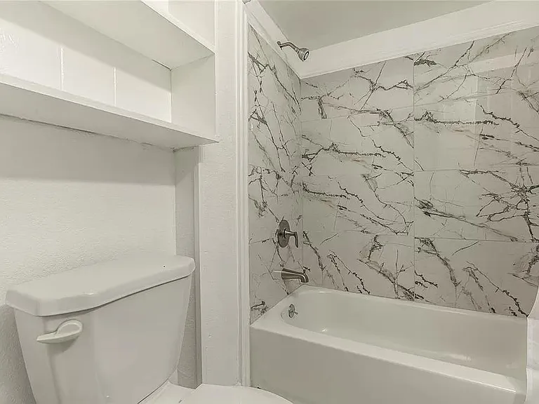2837 Ross Ave — Photo 12