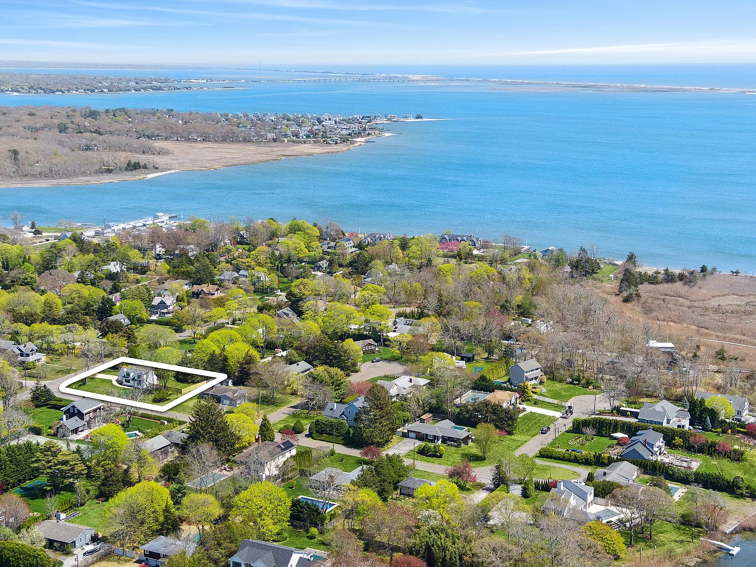 Renovated Cape in Bay front community — Photo 3