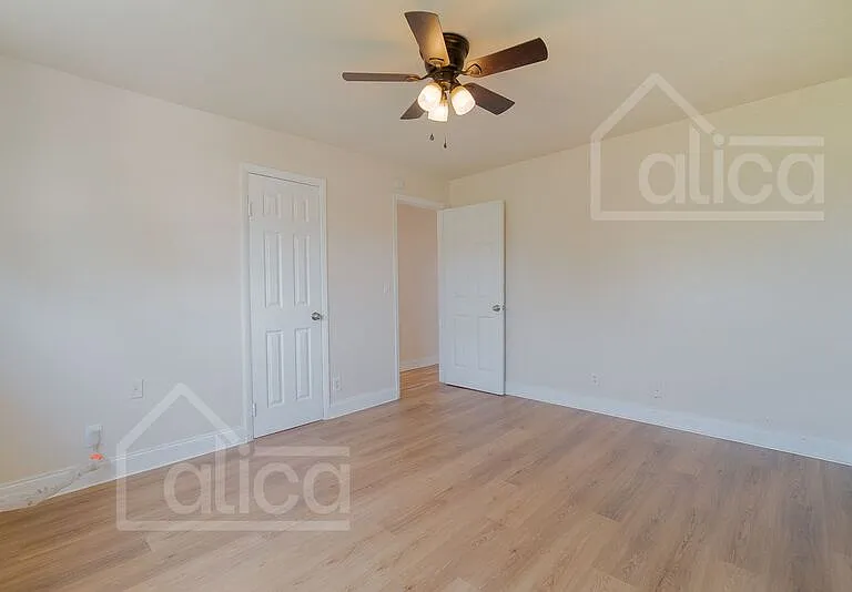 801 N Sapodilla Ave #1 — Photo 3