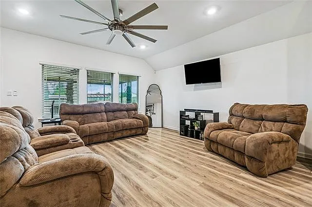 115 Pretty Acres Ave — Photo 5