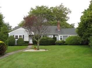 6 Hampton Harbor Ln, Hampton Bays, NY 11946