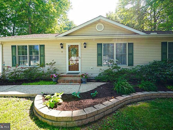 4th image of 11 Maplewood Dr