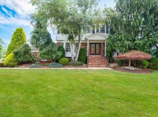 46 Longstreet Rd, Manalapan, NJ 07726