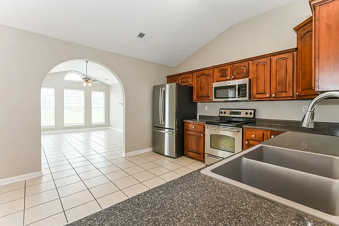 5682 Hunters Chase Dr — Photo 7