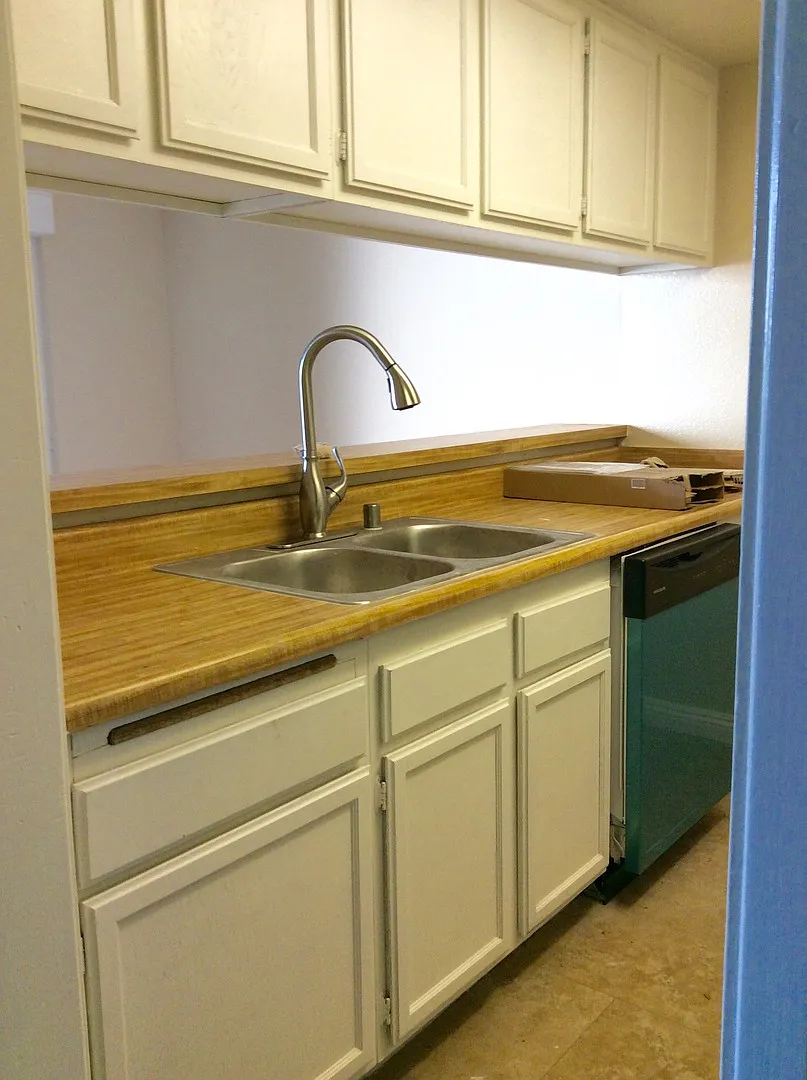 2 Bedroom 1.5 Bath Townhome — Photo 4