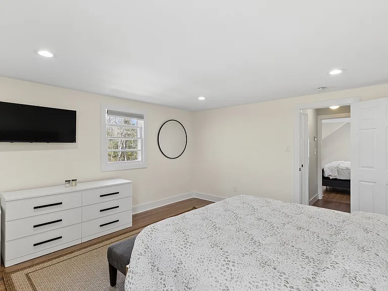 135 Pembroke Dr — Photo 30