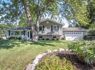 17817 Mohawk Dr, Spring Lake, MI 49456