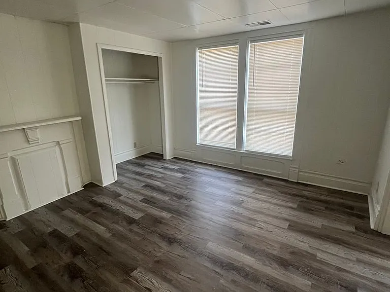 2922 Bank St — Photo 3