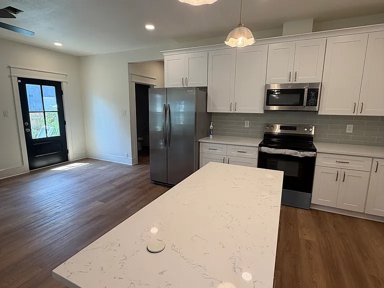 547 W Highland Blvd — Photo 7